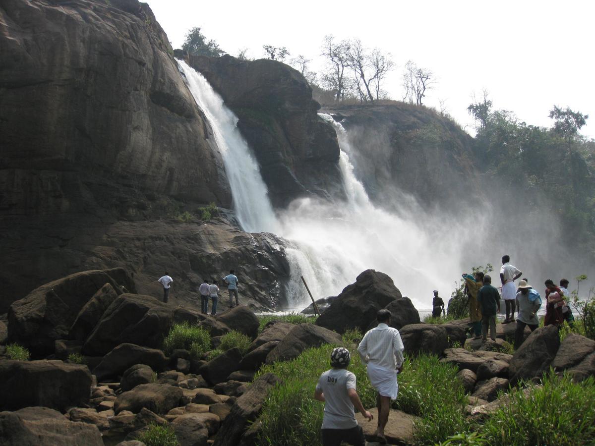 Magic Land Resorts Athirapally Irinjalakuda Exterior photo