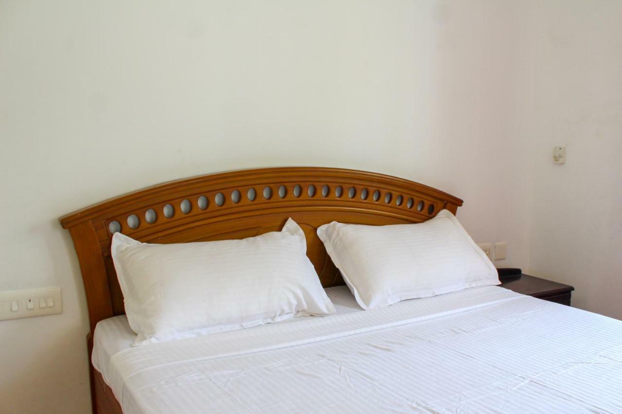 Magic Land Resorts Athirapally Irinjalakuda Exterior photo