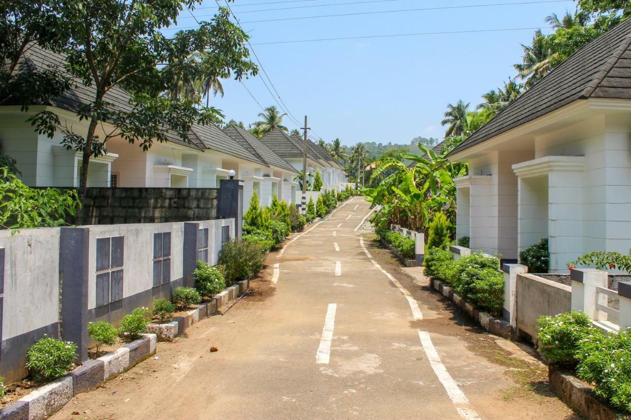 Magic Land Resorts Athirapally Irinjalakuda Exterior photo